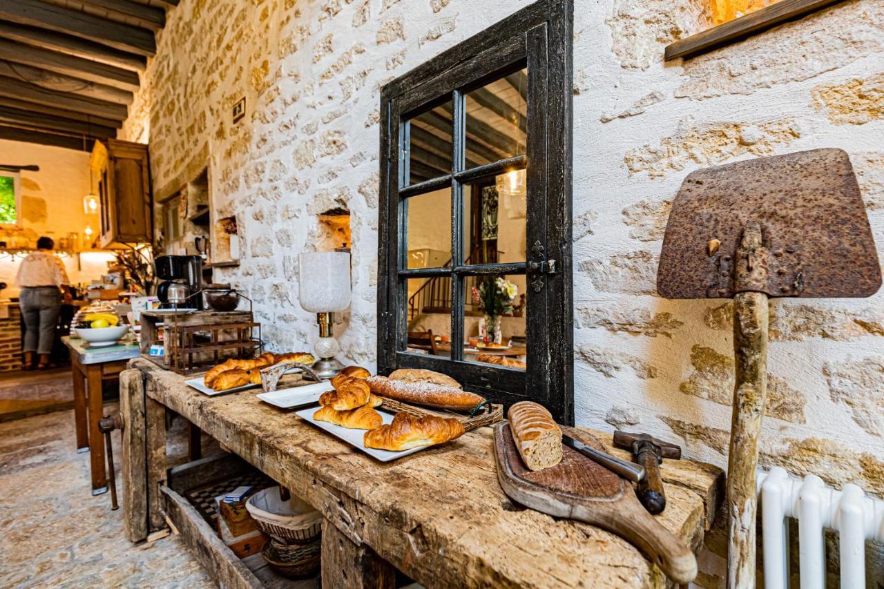 Bed and Breakfast Le Domaine Des Carriers Chevroches Exterior foto