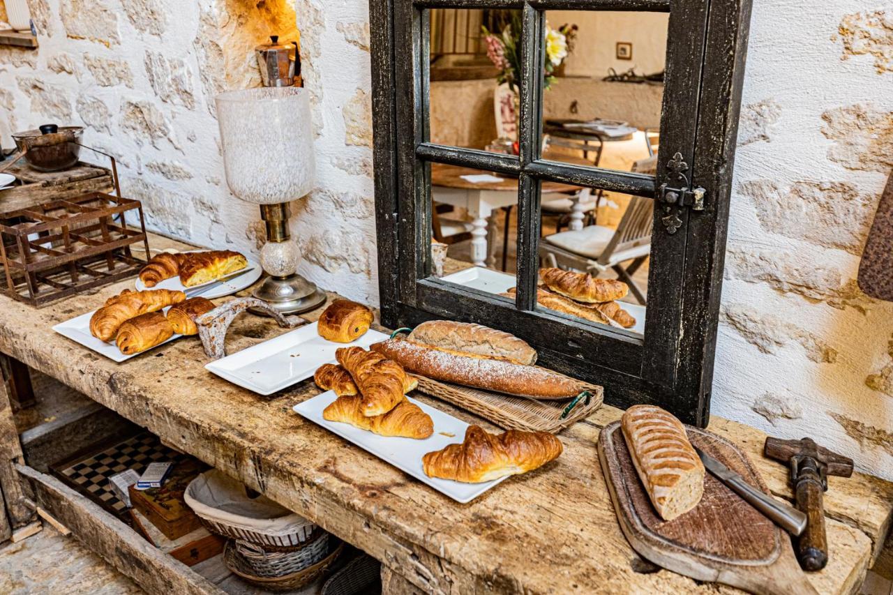 Bed and Breakfast Le Domaine Des Carriers Chevroches Exterior foto